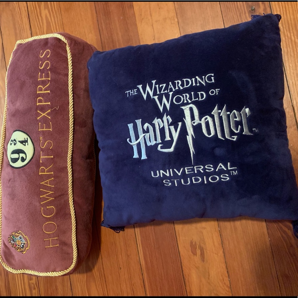 2 Harry Potter pillows